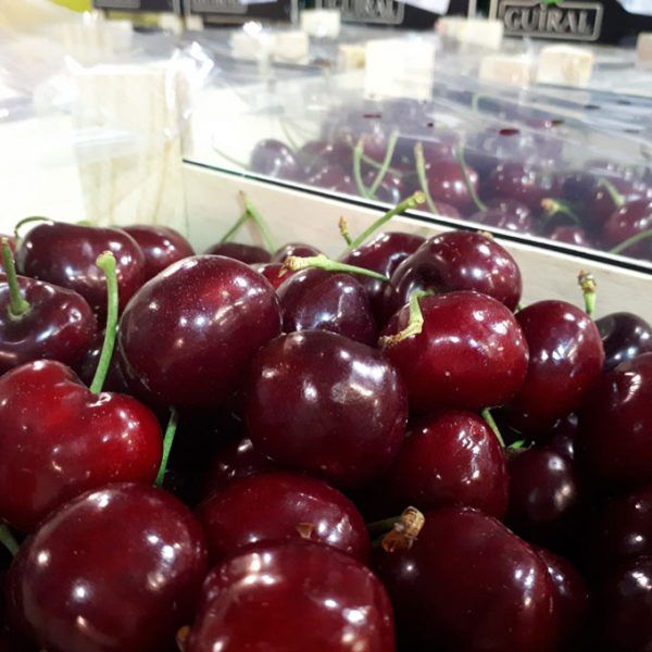 caja de cerezas